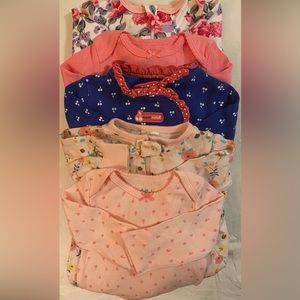 0-3 Months Long Sleeve Onsie bundle (5)